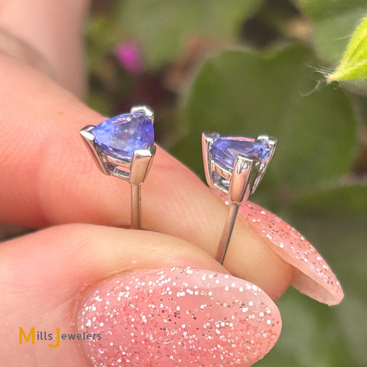 no.327 タンザナイトのstud no.327 タンザナイトのstud tanzanite-stud-