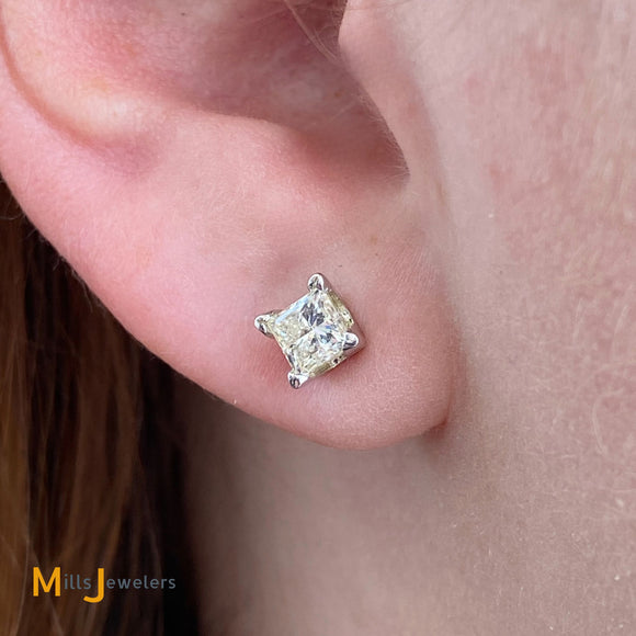 14K White Gold 0.94ctw Princess Cut Diamond Stud Earrings
