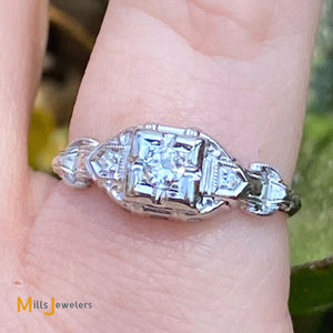 18K White Gold Filigree Art Deco 0.10ctw Natural Diamond Ring Size 5