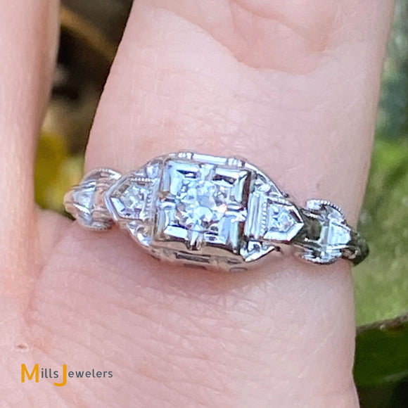 18K White Gold Filigree Art Deco 0.10ctw Natural Diamond Ring Size 5