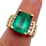 Vintage 14K Yellow Gold 4.54ct Columbian Emerald and 0.36ctw Diamond Cocktail Ring Size 7