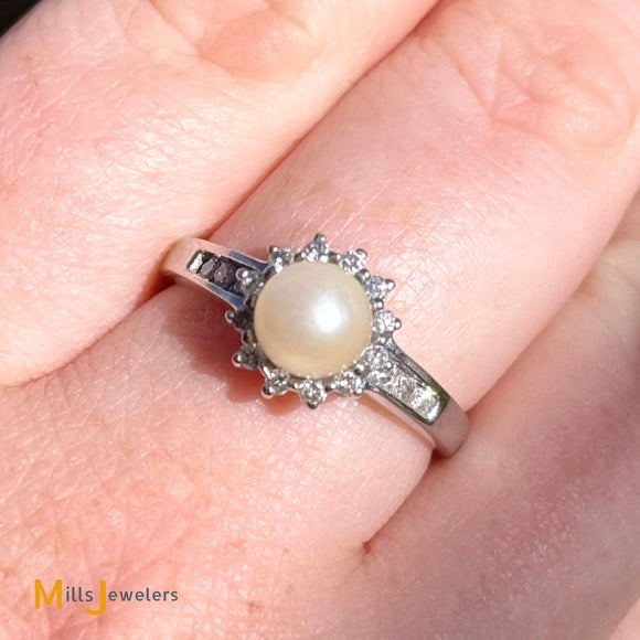 Vintage 14K White Gold 0.21ctw Diamond and 1.6ct Cultured Pearl Halo Ring Size 8