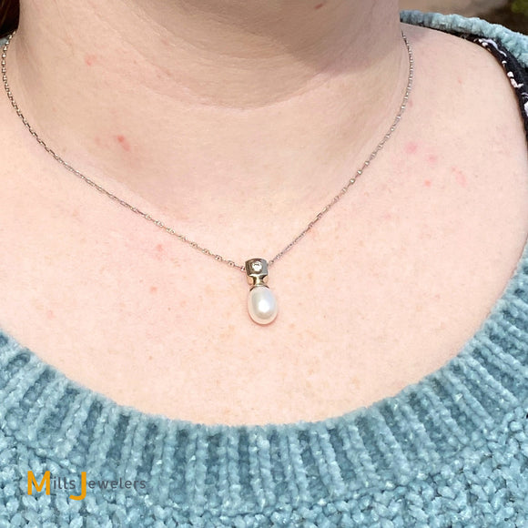 14K White Gold Freshwater Pearl 0.10ct Diamond Pendant Necklace