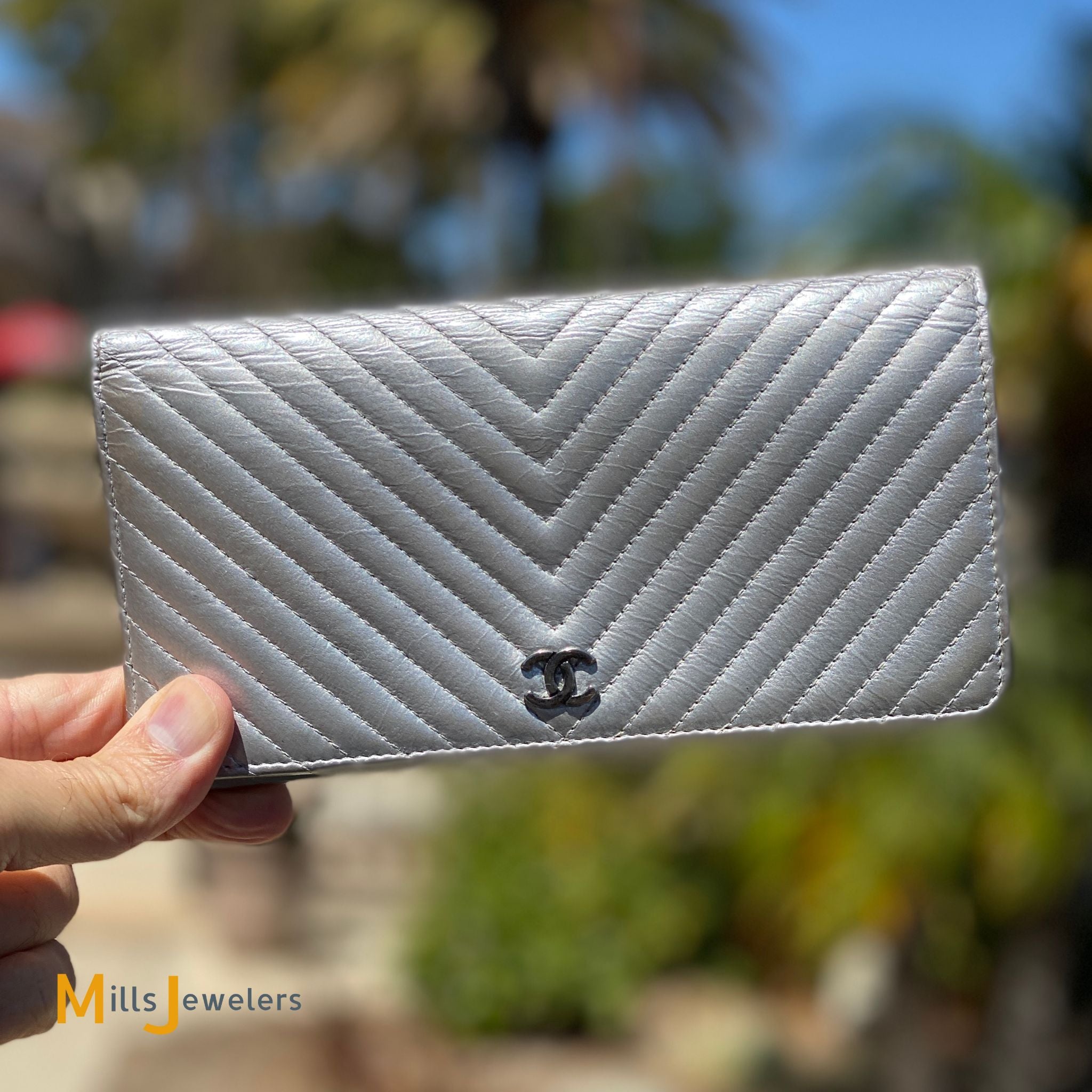 Chanel Metallic Lambskin Quilted CC Card Holder Silver