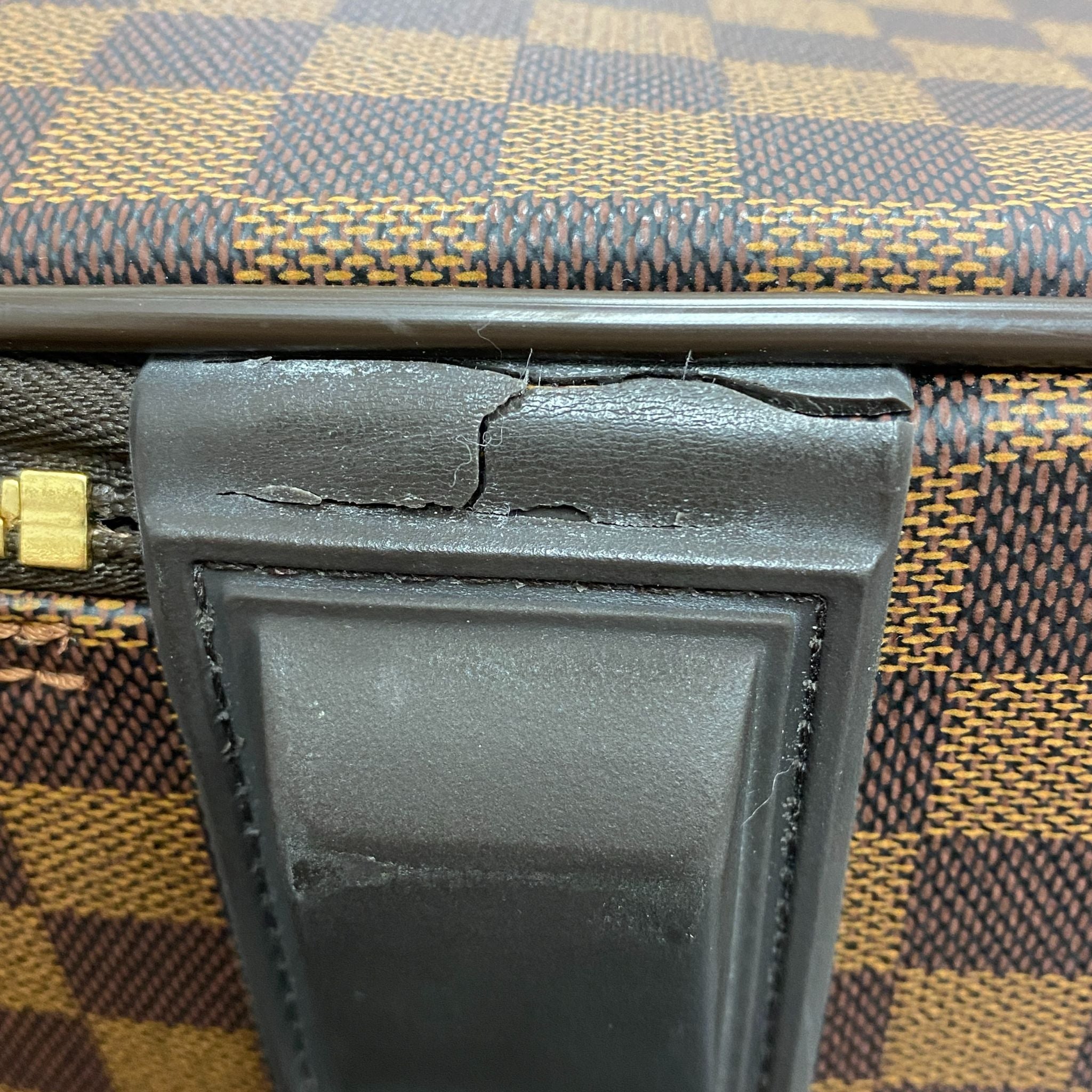 louis vuitton roll bag