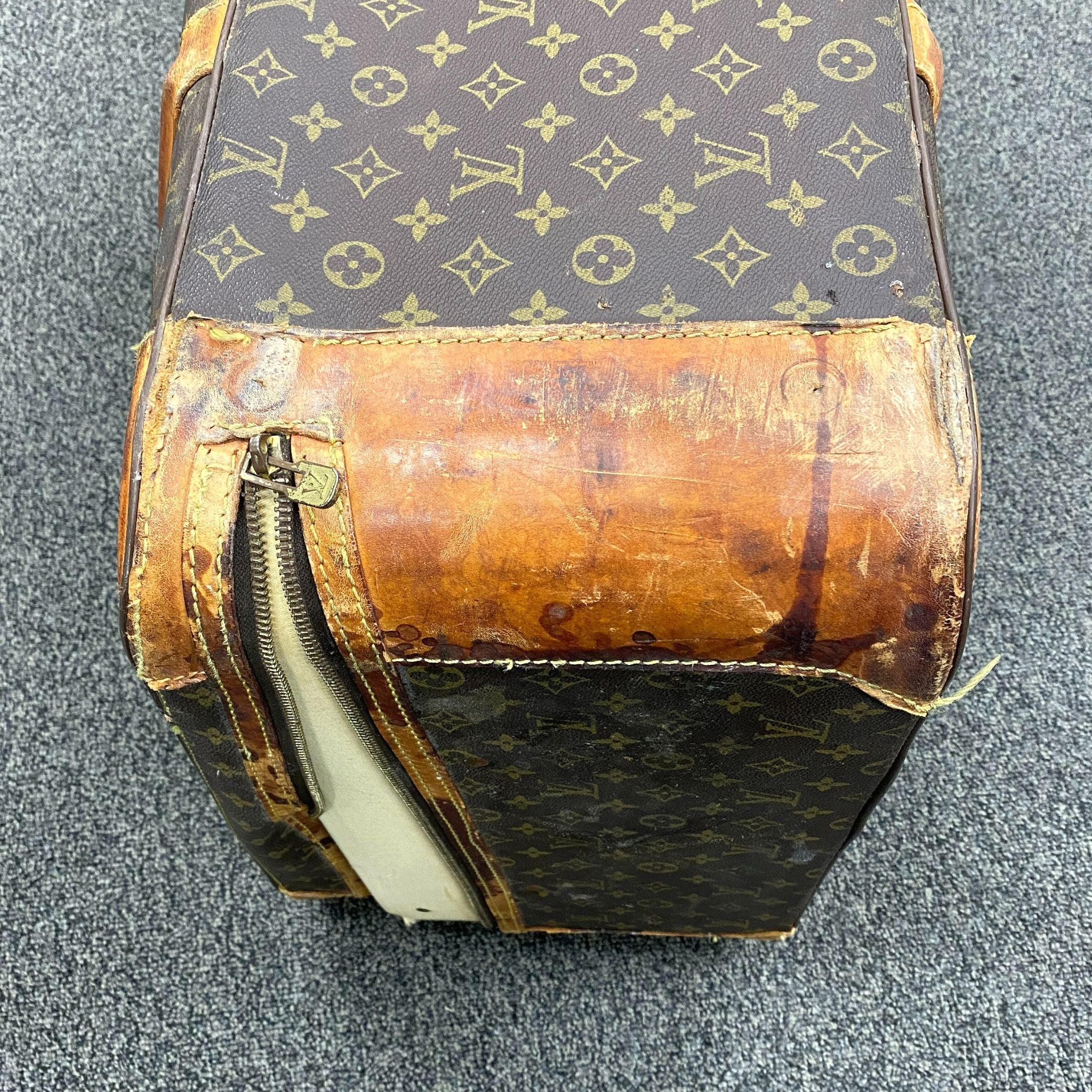 Sold at Auction: A Louis Vuitton Stratos monogram print and