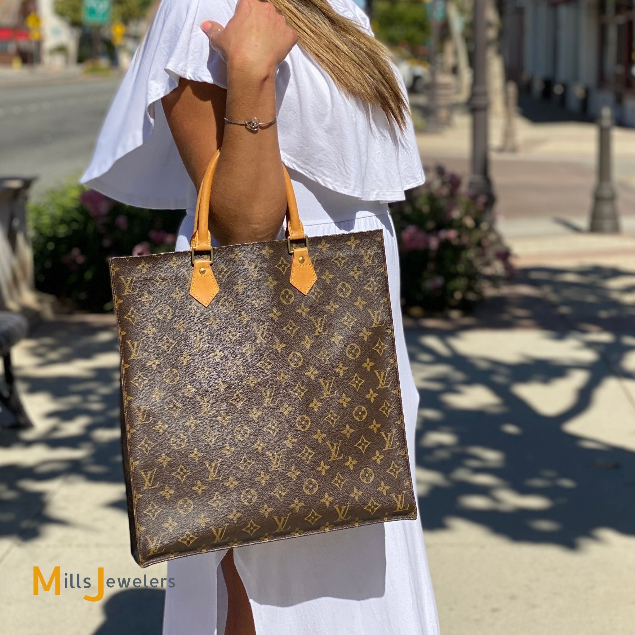 Svare Blacken jorden Louis Vuitton Vintage Sac Plat Monogram Canvas Tote Bag – Mills Jewelers &  Loan